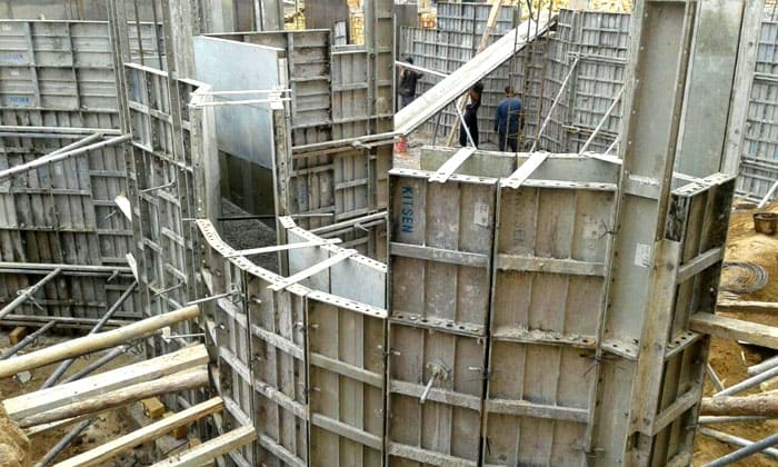 Metallschalungen haben eine Vielzahl von Elementen, um verschiedene gekrümmte Strukturen zu erzeugen
