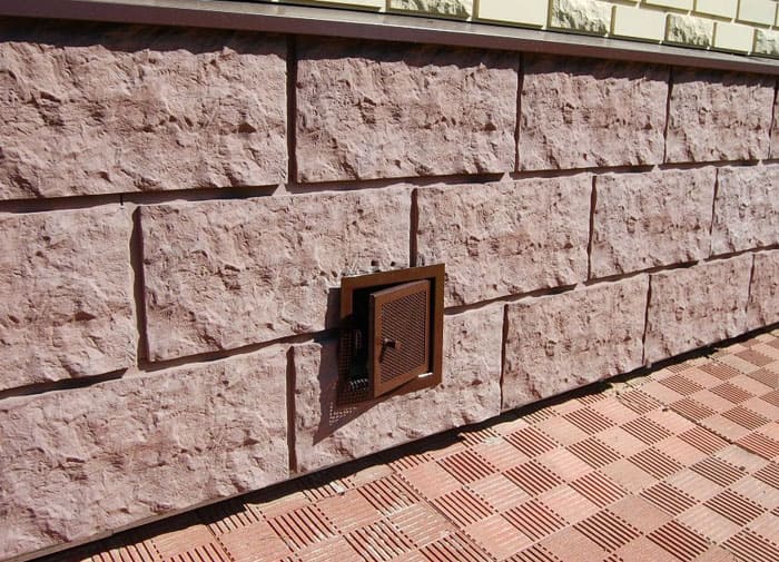 Storformat fibercement sidespor efterligner ikke kun, men er faktisk en sten af kunstig oprindelse