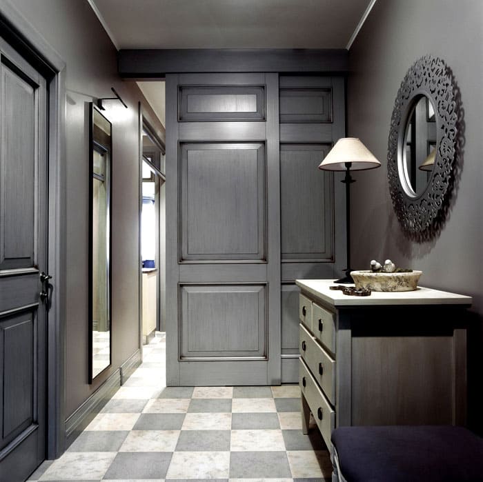 El color gris es moderadamente profundo y no demasiado oscuro, por lo que es bastante adecuado para su uso.