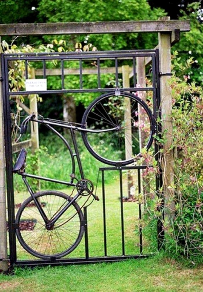 A bicicleta não deve ser levada para a lixeira: se você pintá-la, pode fazer uma entrada de designer
