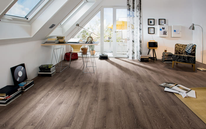 FOTO: tvarm.ru Afhængigt af det formål, lokalerne bruges til, skal du vælge tyndt eller tykt linoleum