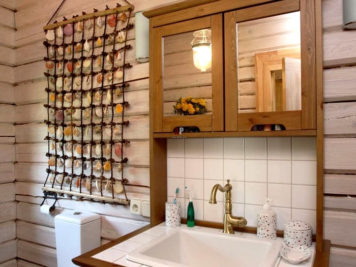 Seil- und Muschelnetz - ein solches Produkt hat keine Angst vor der Feuchtigkeit im Badezimmer