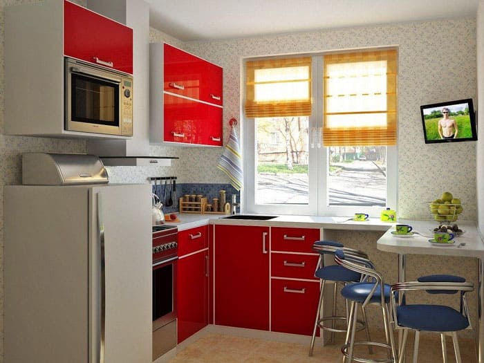 Um pequeno número de armários, um interior discreto - isso é o que você precisa para pequenas cozinhas
