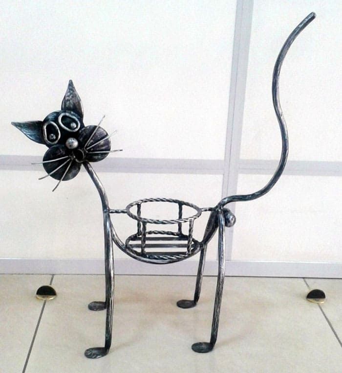 I piedistalli, dalla forma originale, sono adatti per bambini, corridoi e zone giardino