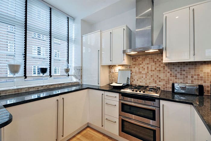 L’elegància del negre és innegable, sobretot quan presenta un accent elegant a l’interior.