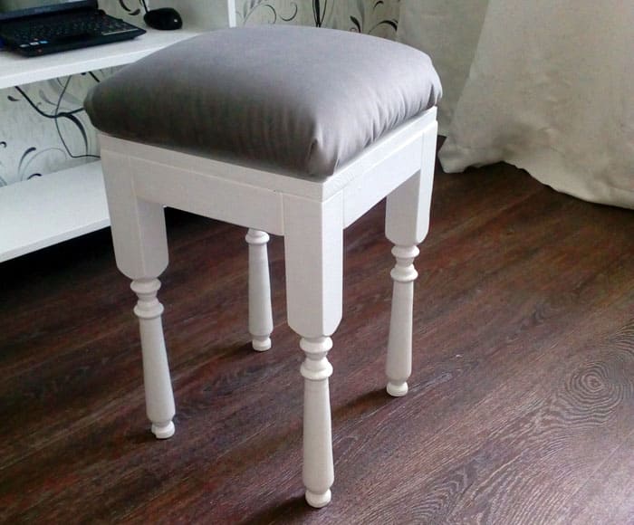 Es ist angenehmer, auf einem weichen Sitz zu sitzen, besonders wenn Sie viel Zeit in der Küche verbringen