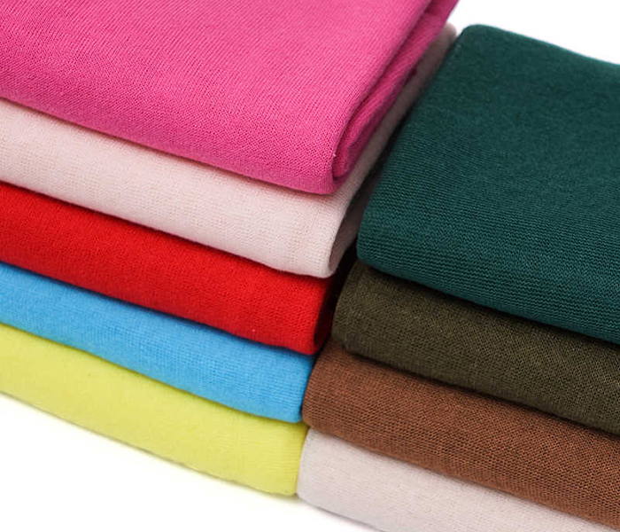 Istnieją różne gatunki materiałów, które różnią się od siebie splotem nici, wyglądem, rodzajem powierzchni, różnymi poziomami wytrzymałości i gładkości, obecnością lub brakiem połysku