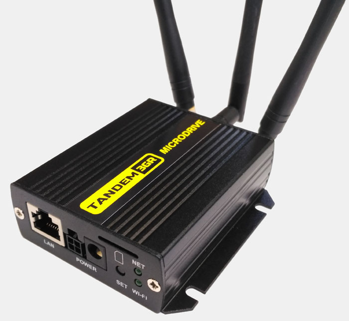 Ein universeller WLAN- und 3G-Router mit Antennen und Verstärkern ist die optimale Lösung für ein Videoüberwachungssystem in einem Vorort