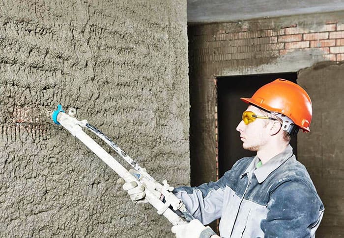 Praca wykonywana jest wyłącznie w specjalnych kombinezonach ochronnych
