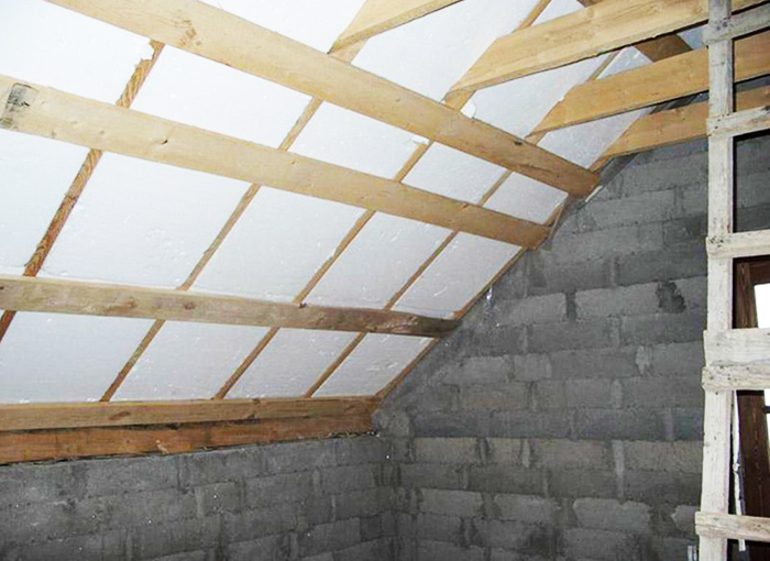 Bei Verwendung von Schaum als Isolierung ist keine zusätzliche Dampfsperre erforderlich