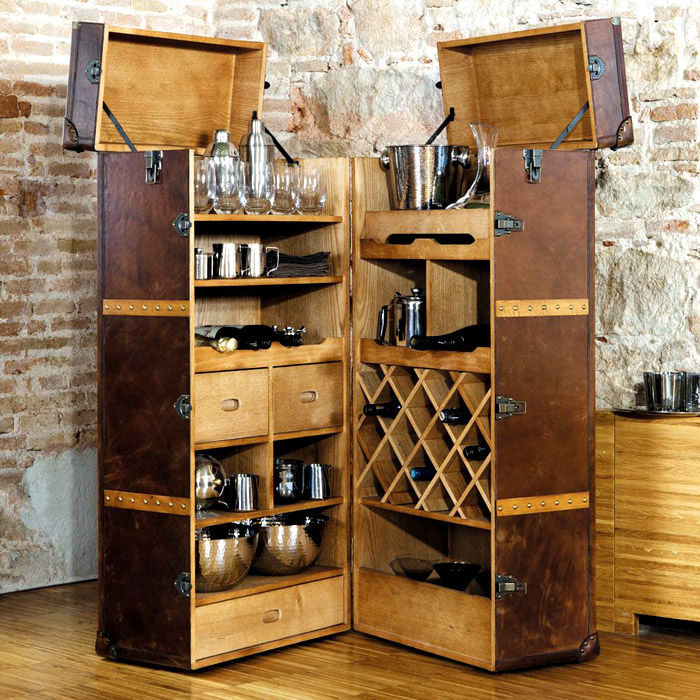 Die Minibar kann aus einem alten Koffer oder einer massiven Kommode hergestellt werden